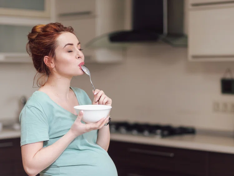 Zdjęcie Czy w ciąży powinno się jeść "za dwoje"? #1