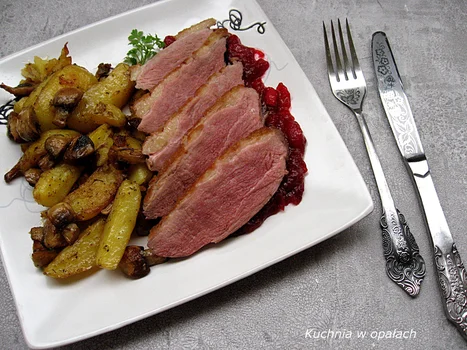 Kacze piersi w sosie żurawinowo*wiśniowym