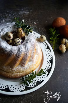 Wielkanocna baba drożdżowa na żółtkach