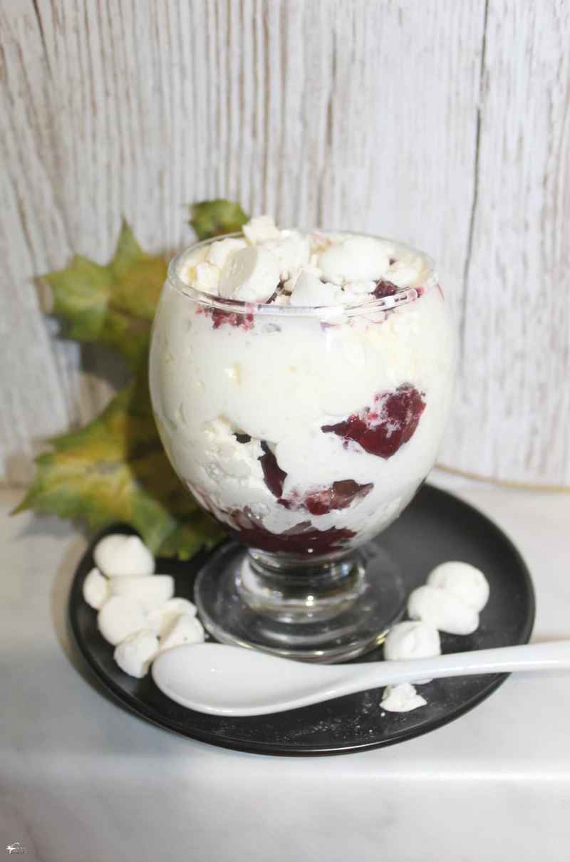 Eton Mess z wiśniami – deser w kilka chwil
