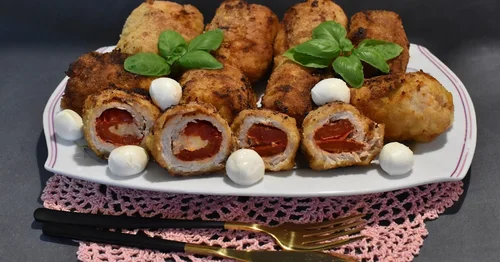 Roladki z mozzarellą i papryką