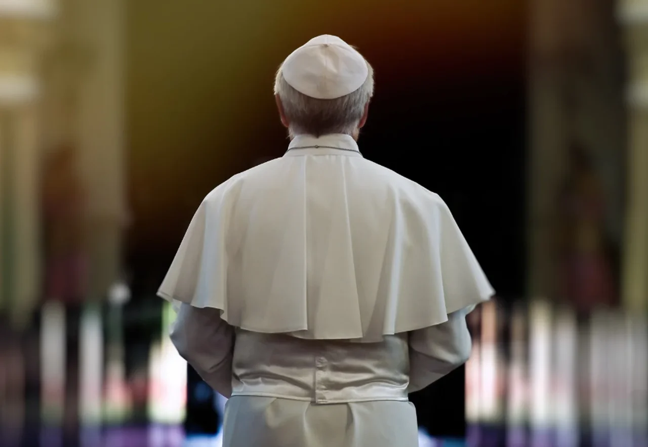 Faworyci konklawe 2025 i nieoczekiwane zwroty akcji. Kto naprawdę ma szansę zostać następcą Franciszka?