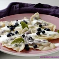 Orkiszowe pierogi z jagodami i serem