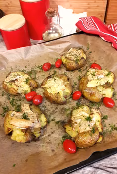 Pieczone młode ziemniaki z camembertem