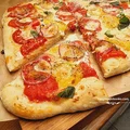Pizza z pomidorami mascarpone