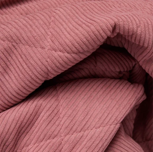 Zdjęcie Ta narzuta z Action totalnie odmieni sypialnie za 64,90 zł! Cudownie miękka, sztruksowy motyw i modne kolory robią wrażenie #5