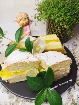 Ciasto biszkoptowe z pysznym swojskim kremem i galaretkami