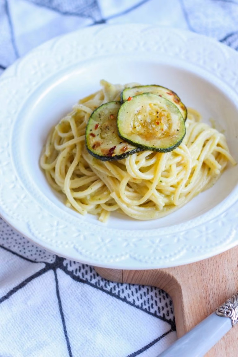 Spaghetti z sosem z cukinii