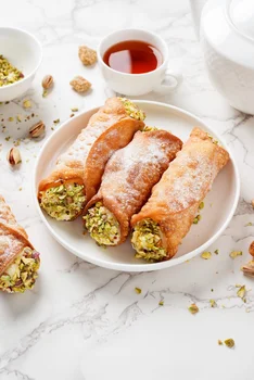 SYCYLIJSKIE CANNOLI Z PISTACJAMI