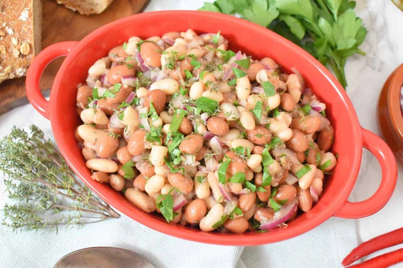 Sałatka z fasolą po rzymsku - "Fagioli alla romana"