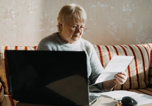 Uwaga seniorzy! Wyższa renta wdowia już od marca 2026 - Ten wybór to nawet 1000 zł więcej
