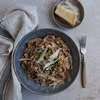 Orkiszowe tagliatelle z kurkami w śmietanie