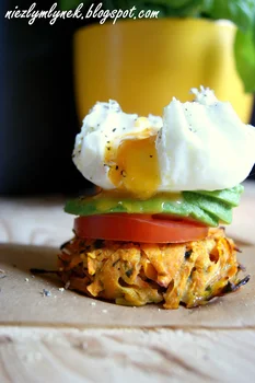 Burger z pieczonych batatów idealny na śniadanie