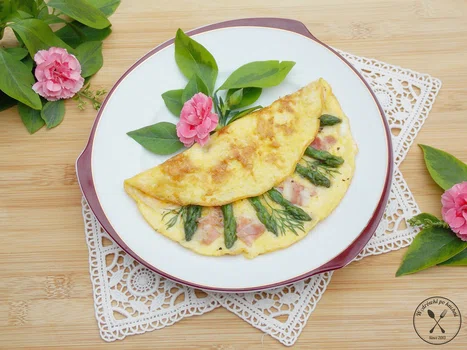 Omlet francuski ze szparagami i szynką parmeńską