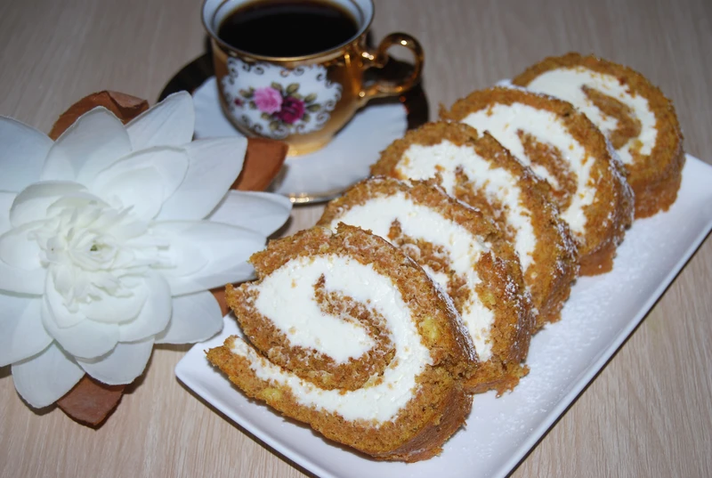 Rolada marchewkowa z serkiem mascarpone