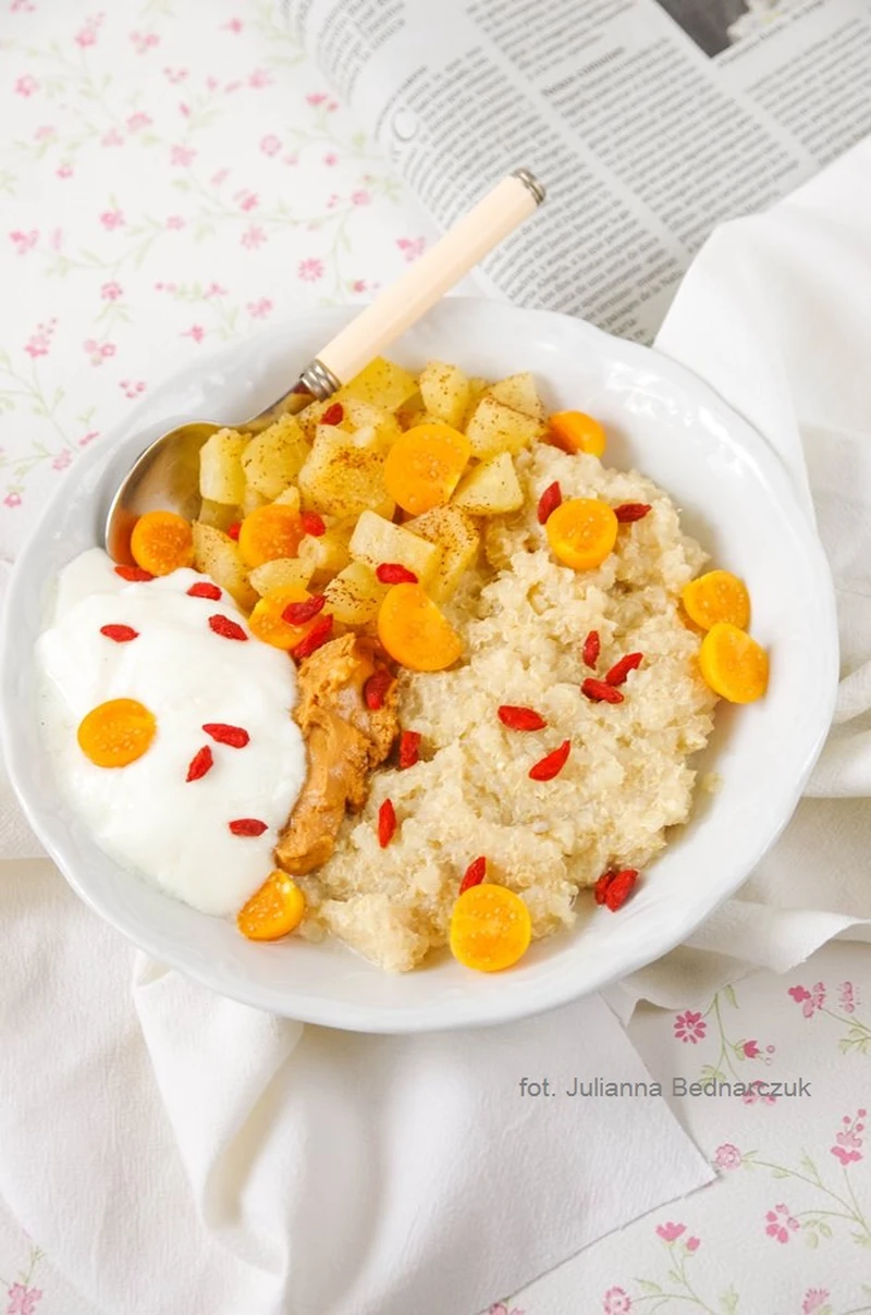 Płątki quinoa z gruszką