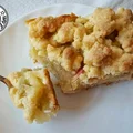 Ciasto maślane z rabarbarem i kruszonką