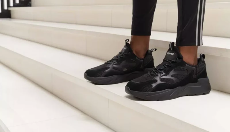 Trendy 2023: Jakie sneakersy będą najmodniejsze?