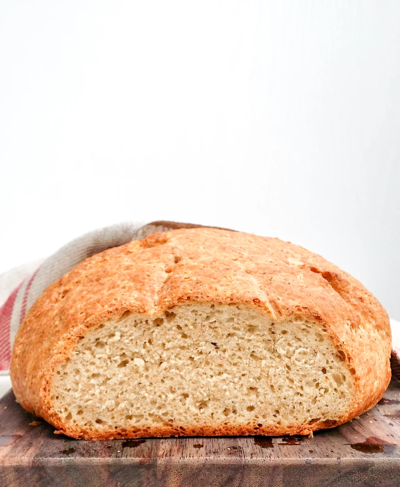 Chleb drożdżowy z lnem mielonym