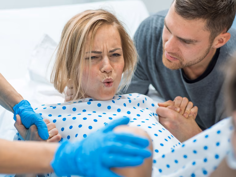 Co boli bardziej- poród chłopca czy dziewczynki? Naukowcy mają pewną teorię.