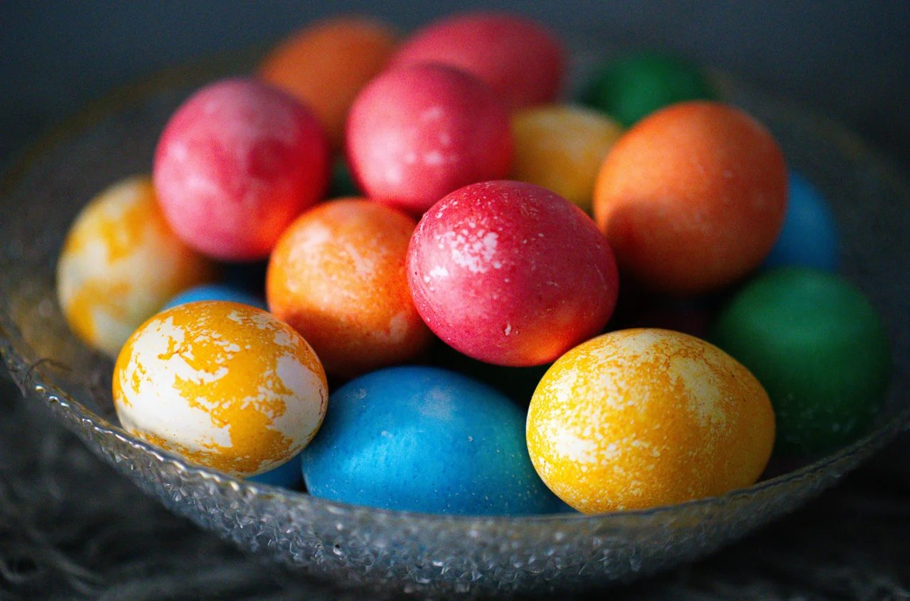 Dlaczego zaczynamy śniadanie wielkanocne od jajka? Mało kto zna prawdziwy powód!