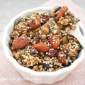 Granola z makiem i suszonymi owocami