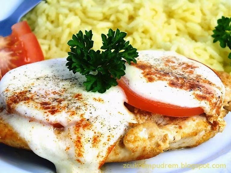 Filet z kurczaka zapiekany z mozzarellą
