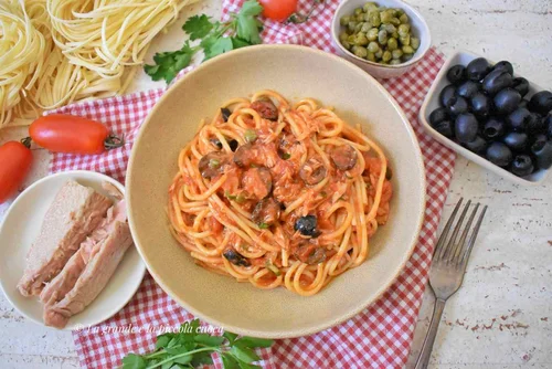 Makaron z tuńczykiem – kalabryjska „Pasta alla zingara”