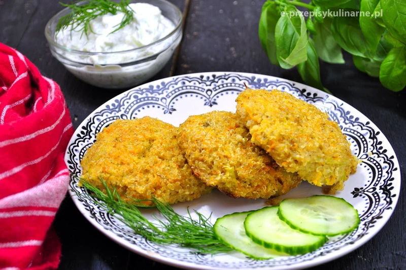 FIT KOTLETY Z KOMOSĄ RYŻOWĄ (QUINOA) I WARZYWAMI (158 KCAL)