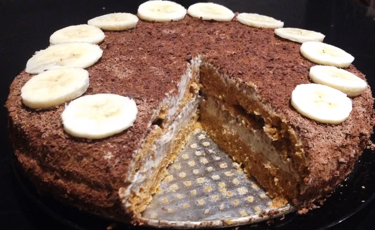 CIASTO MARCHEWKOWE Z KREMEM BANANOWYM