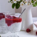 Jogurtowy pudding chia z malinami