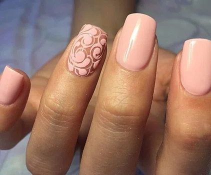 Łososiowe paznokcie