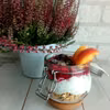 Granola z jogurtem i nasionami chia