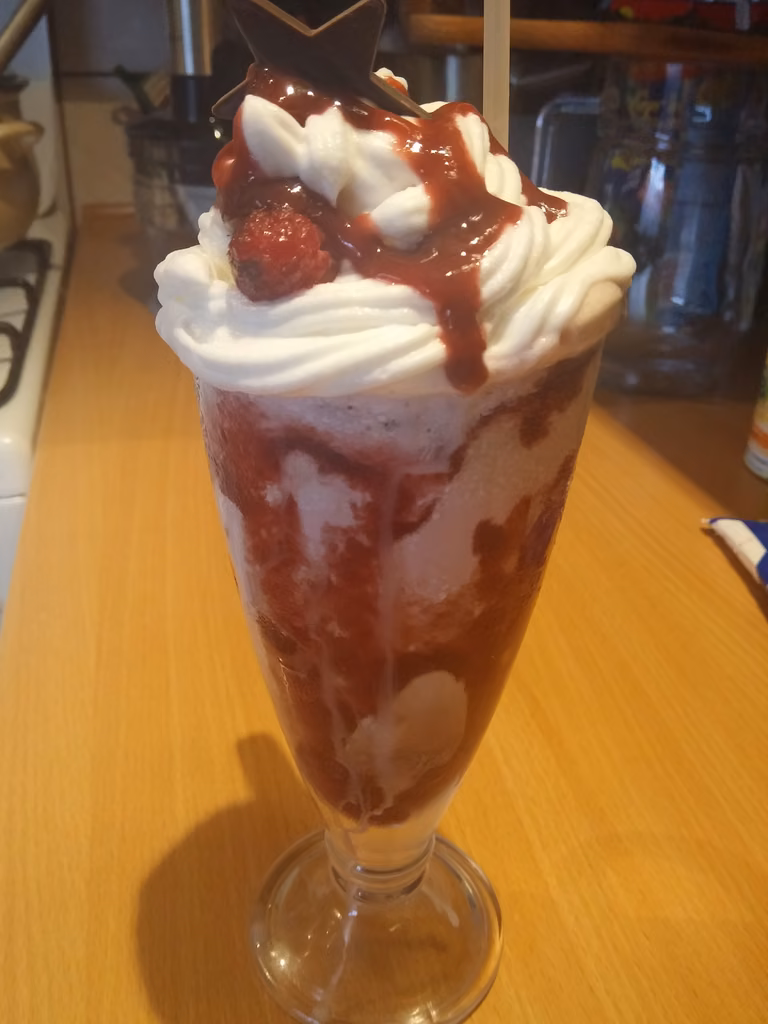 Shake malinowy z lodami