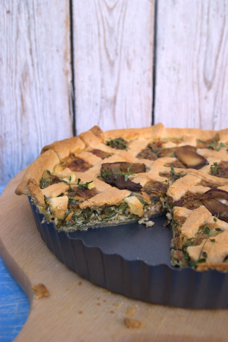 Tarta ze szpiakiem, grzybami i chorizo