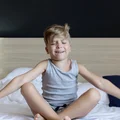 Dlaczego dzieci jesienią budzą się częściej w nocy? To wcale nie przypadek