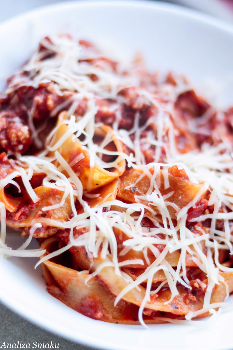 Papardelle w pikantnym sosie