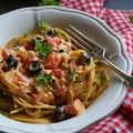 Spaghetti z pieczonymi pomidorami i oliwkami