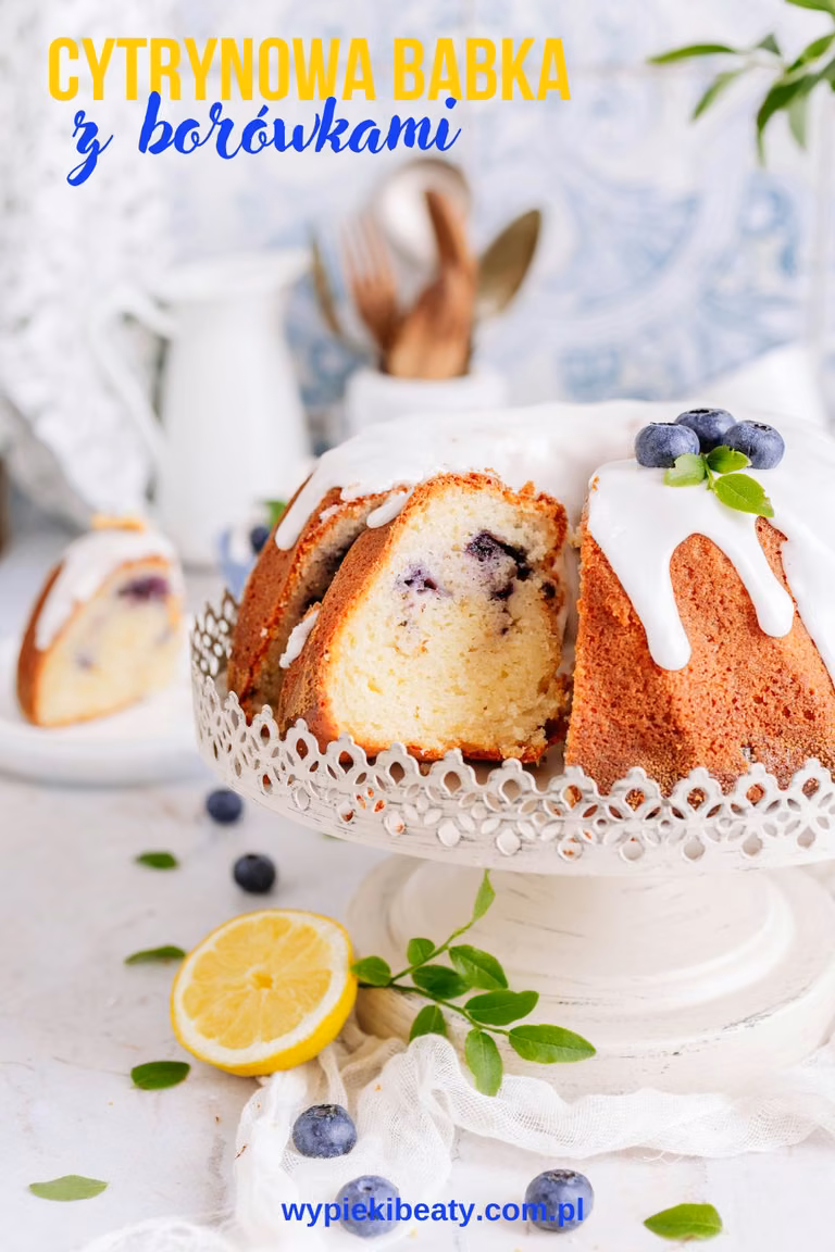 Cytrynowa babka z borówkami