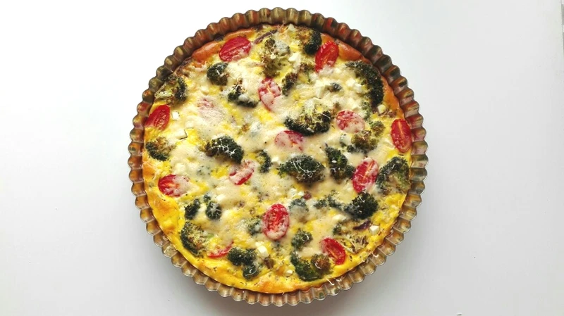 Frittata z brokułami i serem