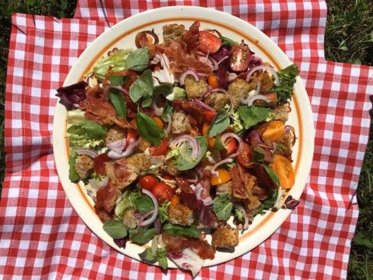 PONIEDZIAŁEK: PANZANELLA, SAŁATKA Z CHLEBA I POMIDORÓW