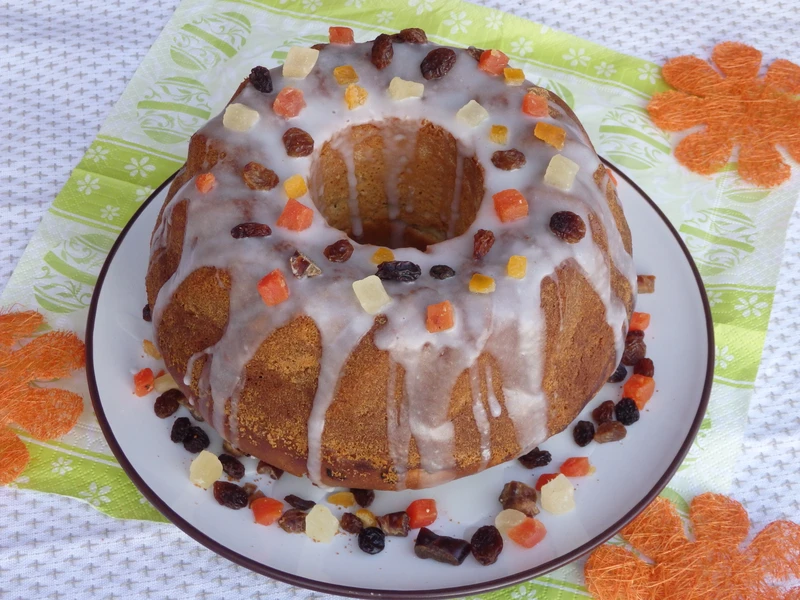 Jogurtowa babka z bakaliami