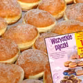 Pączki rekordowo tanie! Jedna z sieci sklepów rozdaje je za darmo
