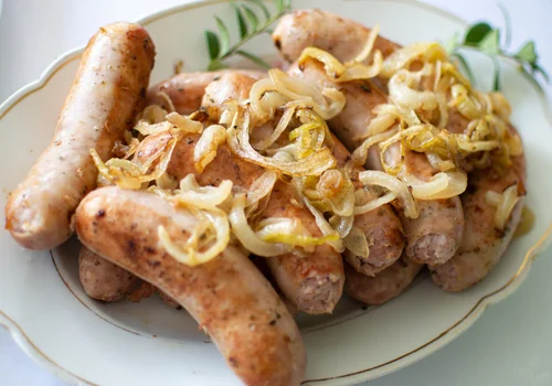 Biała kiełbasa na Wielkanoc - najlepsze sposoby przygotowania