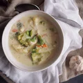 Zupa serowa z kalafiorem i brokułami