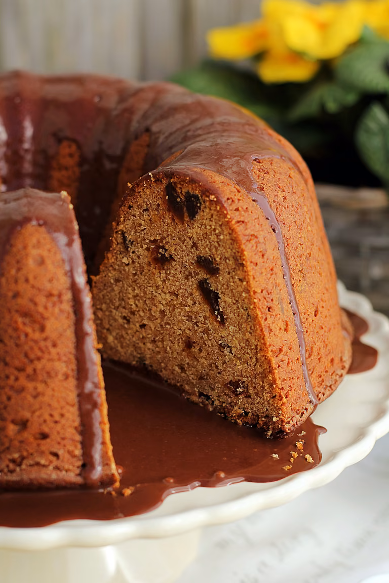 Miodowa babka z daktylami