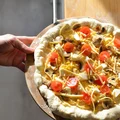 PRZEPIS NA PIZZĘ Z MOZZARELLĄ W BRZEGU CIASTA!