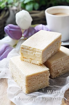 Wafle z domowym kremem kajmakowym z mleka z puszki