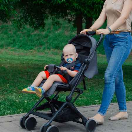 Samotnie wychowujesz dziecko? Ten dodatek wynosi 193 zł, ale nie dostanie go każdy rodzic