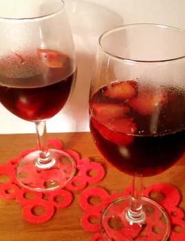 Grzane wino z pomarańczą i korzennym aromatem